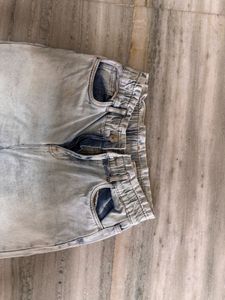 Stylish Light Wash Mom Jeans