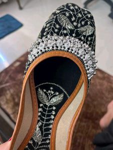 Embroidered Black Mojari Flats