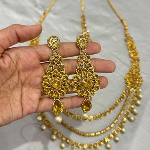 Traditional Gold Tone Kundan Jewelry Set