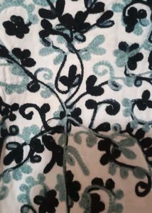 Embroidered White Kurta + With Gift 🎁