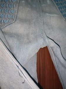 slim jeans with back embroidered pockets