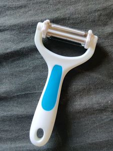 Kitchen Peeler - Blue &amp; White