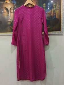 Elegant Pink Kurta with Gold Accents