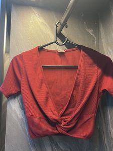 Chic Red Ribbed Twist Crop Top
