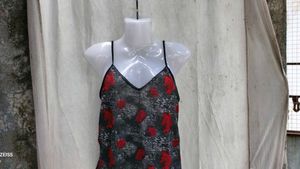 45209. Gothic Rose Print Camisole