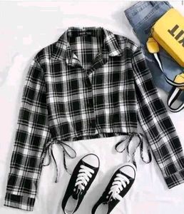 Chic Plaid Cropped Shirt