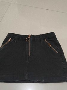 Chic Black Mini Skirt