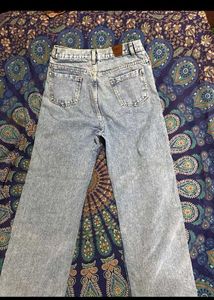 Light Wash Ripped Jeans