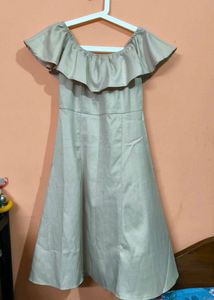 Stylish Off-Shoulder Frill Dress🥰 size small