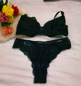 Black Lace Push-Up Bra with brief 👍