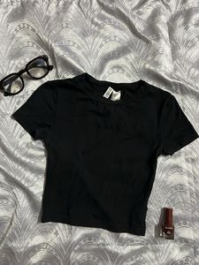 H&M Black Cropped T-Shirt