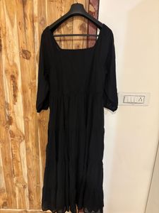 Chic Black Tiered Midi Dress
