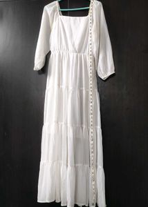 *Price drop* M White Tiered Maxi Dress