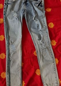 UMM Ripped blue jeans