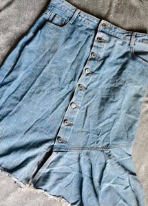 8286. Light Wash Denim Button-Front Skirt