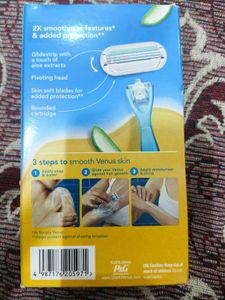 Gillette Venus Smooth Combo Razor plus 2 refills