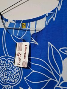 Lookmark Blue &amp; White Floral Print Kurti