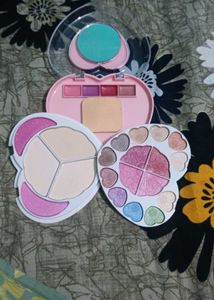 Heart-Shaped Eyeshadow Palette