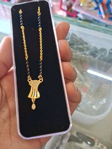 Elegant Gold Mangalsutra with Dazzling Pendant