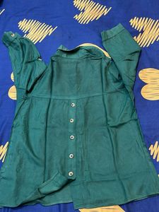Chic Emerald Green Collared Top