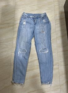 Trendy Distressed Denim Jeans with Frayed Hem