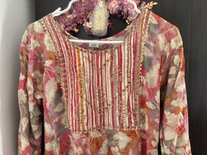 Floral Print Kurta with free pants