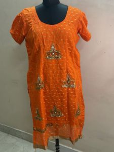 woman kurta