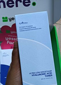 Isntree Hyaluronic Acid Skincare Set
