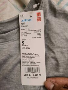 Uniqlo Grey T-Shirt | Basics | Size small
