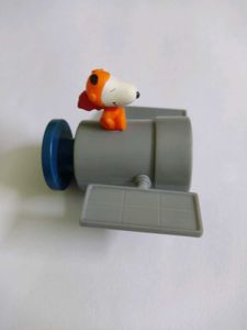 McDonalds Happy Meal Snoopy Space Capsule Toy