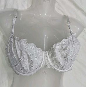 ⭐ Delicate Lace Bra
