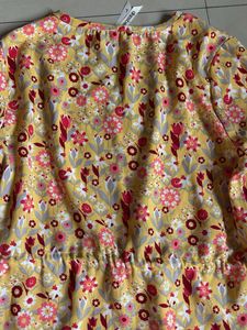 Chic Yellow Floral Print Tie-Waist Top