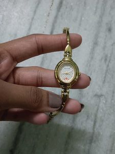 Elegant Gold Sonata Watch