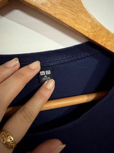 Uniqlo Men's Navy Blue T-Shirt