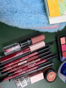 Swiss Beauty Bold Matte Lip Liner Set