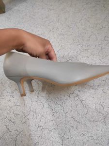 H&amp;M Grey Pointed heels FIXED PRICE Rs700.