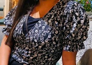 PT PORBlack And White Floral Printed Crop Top