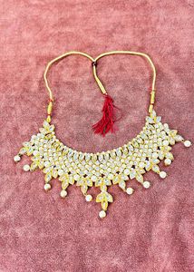 Beautiful, golden jewellery set
