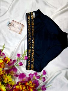 🇳🇿💫🎀Stylish Black Briefs with Gold Trim