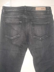 🖤 ZARA CORE TRF Black Denim — Rare Cool-Girl Find