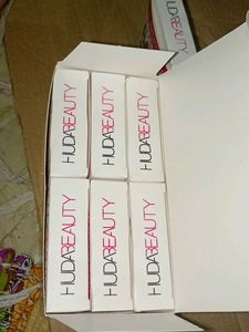 Huda Beauty Baby Skin Two Way Cake
