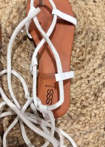 Completely New Lace-Up Gladiator Flats