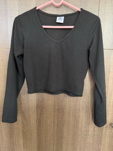Black Ribbed V-Neck Full Sleeve Crop Top
