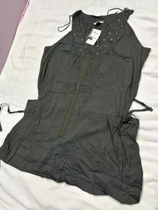 Sleeveless Embellished Zip-Up Tunic