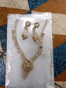 Stunning Rhinestone Necklace and Earring Set