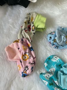 Cute Baby Mittens and sock’s for new born