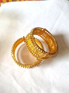 Exquisite Gold Tone Designer Bangles