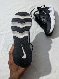 Nike Sneakers - Black &amp; White