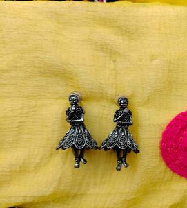 Girl Silver Earrings (jhumke)