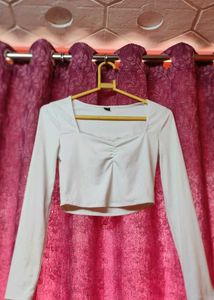 white sweetheart neck crop top